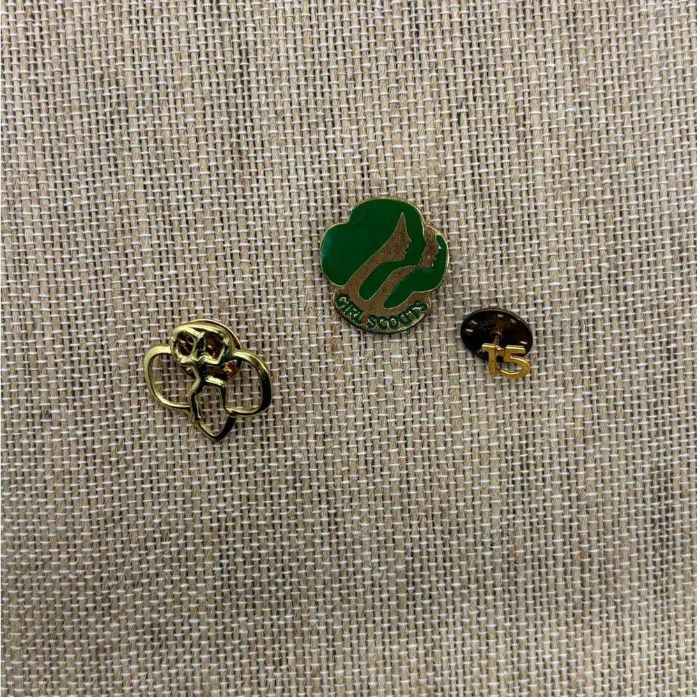 Vintage Girl Scouts 3 Piece Pin Set –l– Anniversary 15 Badge – Collectible - Picture 5 of 6